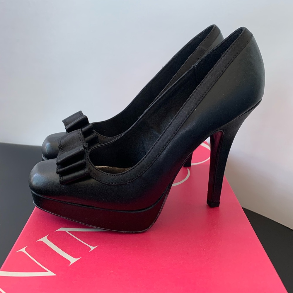 Nine & Co Black Platform Heels - Picture 6 of 10